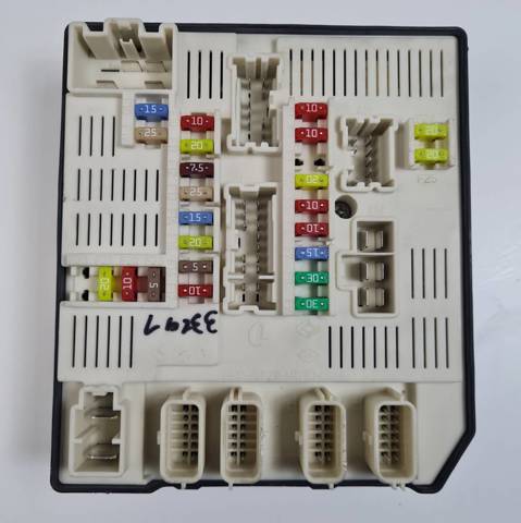 RENAULT 284B60008R Caja de fusibles  disponible Valladolid