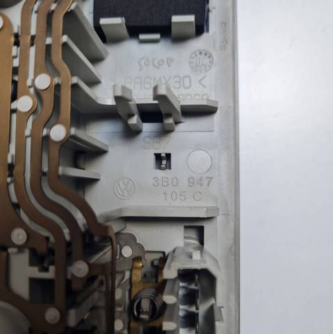 3B0947105C Luz de techo interior (cabina)  comprar en Reus