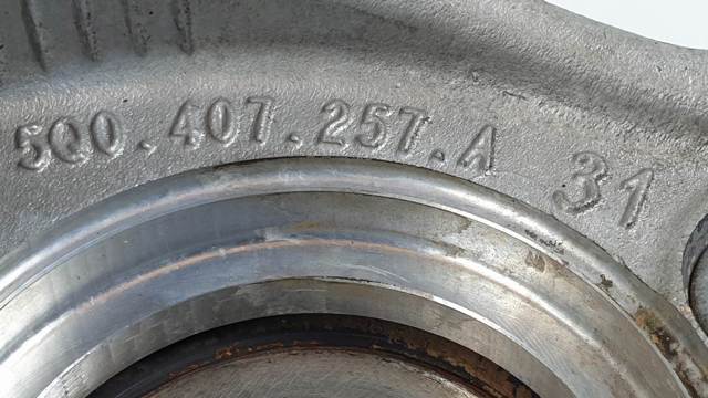 Mangueta delantera izquierda 5Q0407257A VAG