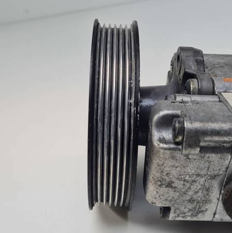 Bomba de dirección hidráulica 678084804 BMW