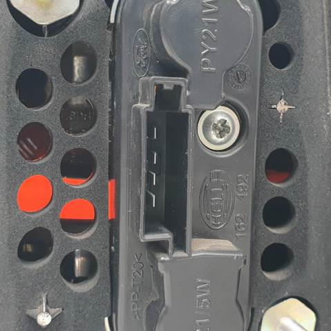 Piloto trasero exterior izquierdo 6M2113405AJ FORD