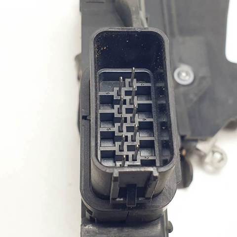 6W8A21813AD Cerradura de puerta delantera izquierda  comprar en Zaragoza