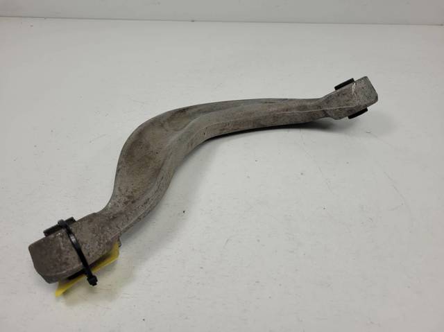 Brazo superior derecho de la suspensión trasera 8K0505324H VAG
