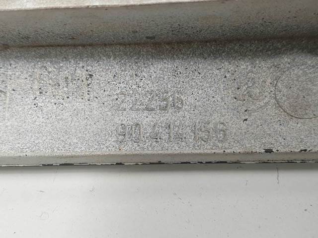 Rejilla frontal 90414156 OPEL