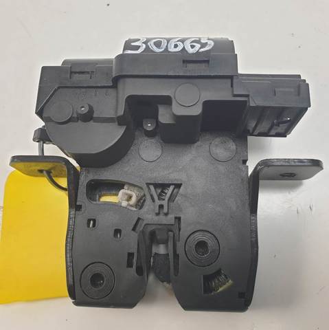 Cerradura de puerta de maletero 90502AV70A NISSAN