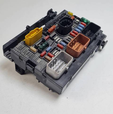 9664706280 Caja de fusibles  en stock Sabadell