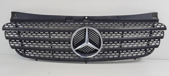 A6398800185 MERCEDES Parrilla  en stock Córdoba