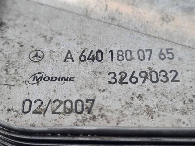 Radiador de aceite debajo del filtro A6401800765 MERCEDES