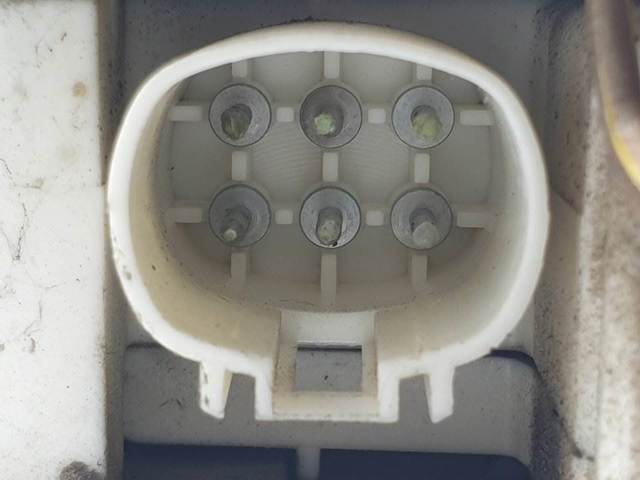 C7G0A Cerradura de puerta delantera derecha  en stock Granada
