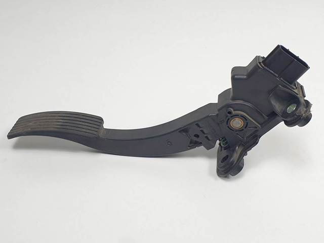 Precio del repuesto Potenciómetro pedal Lancer  sedán