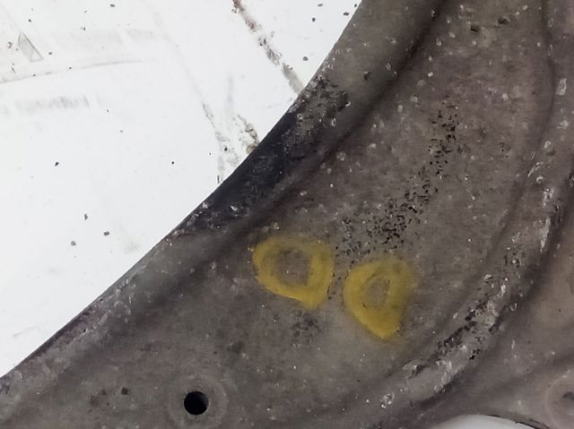 Brazo inferior derecho de la suspensión delantera 13321339 OPEL