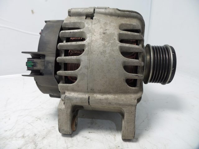 RENAULT 231003831R Alternador  en stock Terrassa