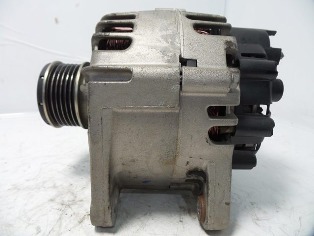 231003831R RENAULT Alternador comprar Bilbao