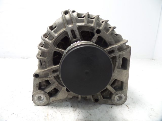 RENAULT 231003831R Alternador  comprar en Murcia