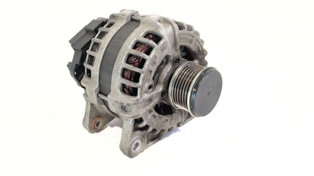 RENAULT 231004EA0AF Alternador  en stock Salamanca