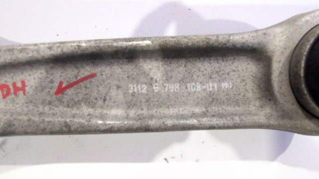 Brazo inferior derecho de la suspensión delantera 31126798108 BMW
