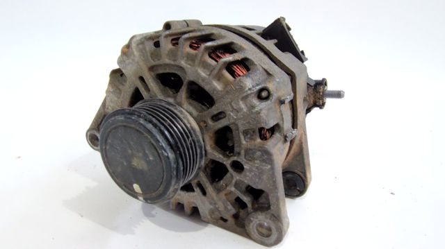 Alternador del motor 373002A850 HYUNDAI