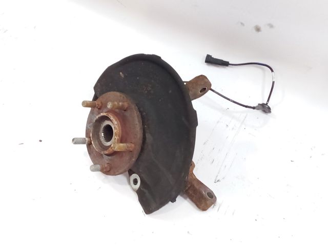Muñón del eje, soporte de rueda, delantero derecho 3870A008 MITSUBISHI