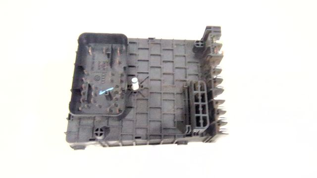 Caja de fusibles para Volkswagen Passat 3C2