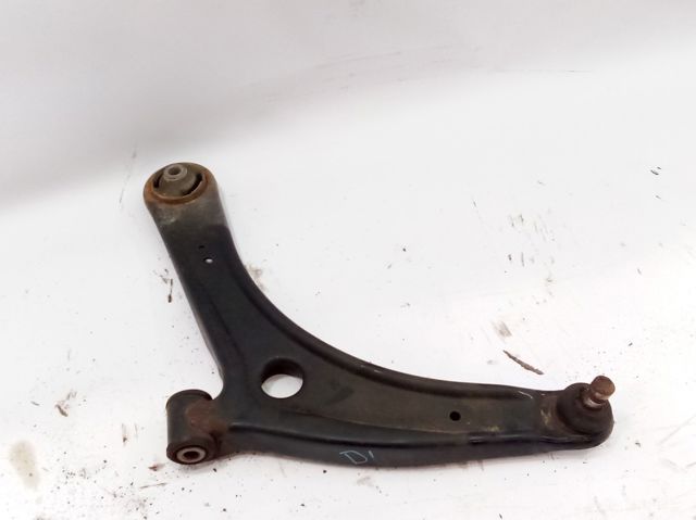 Brazo inferior izquierdo de la suspensión delantera 4013A279 MITSUBISHI