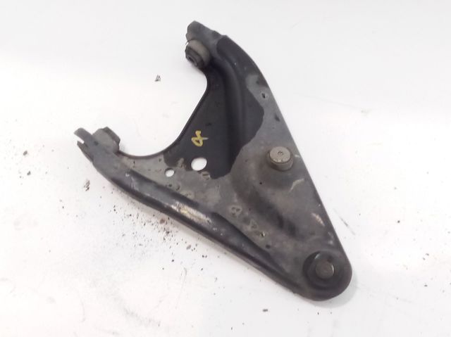 Brazo inferior izquierdo de la suspensión delantera 545017081R RENAULT