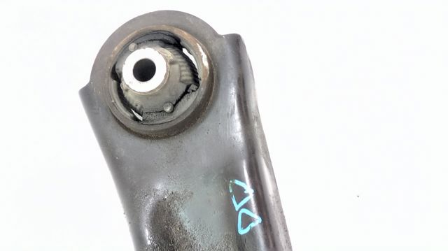 545040445R RENAULT Brazo inferior derecho de la suspensión delantera comprar Alcalá