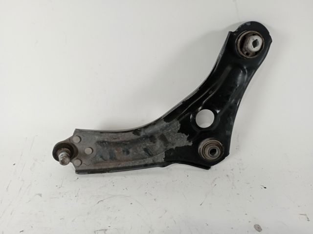 545045297R RENAULT Brazo inferior derecho de la suspensión delantera  en stock Huelva