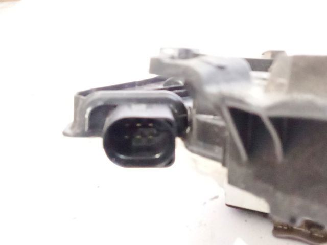 VAG 5N1837016F Cerradura de puerta delantera derecha  en stock Terrassa