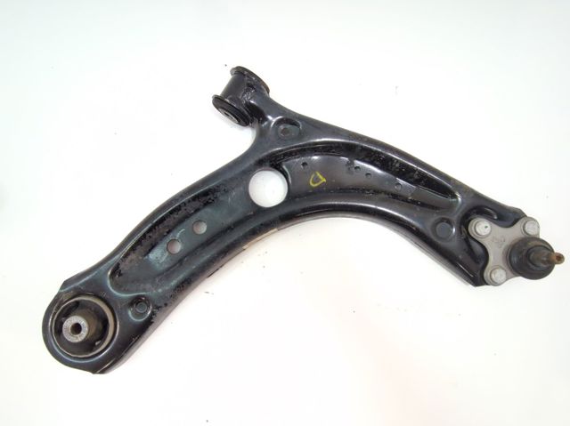 5WA407152 Brazo inferior derecho de la suspensión delantera  comprar en Zaragoza