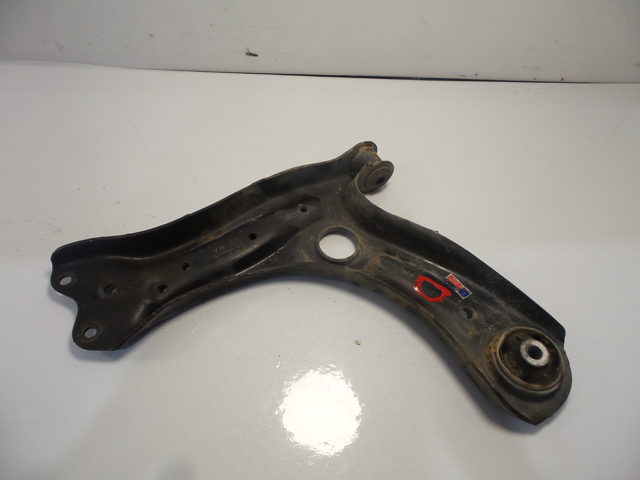 Brazo inferior derecho de la suspensión delantera 6R0407152F VAG