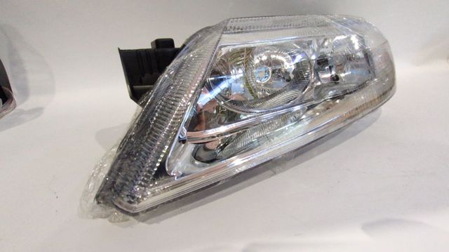 Faro delantero izquierdo 7701048927 RENAULT