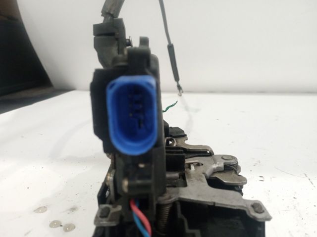 7L0839015 Cerradura de puerta trasera izquierda  en stock Granada
