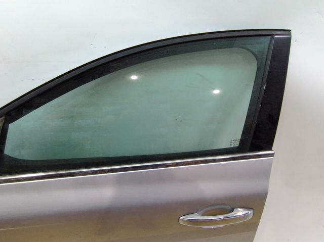 801010705R RENAULT Puerta delantera izquierda  en stock Huelva