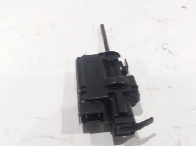 8200305732 Motor de apertura de tapa de combustible  disponible Utrera