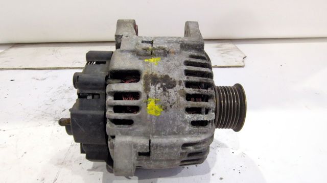 Alternador del motor 8200390676 RENAULT