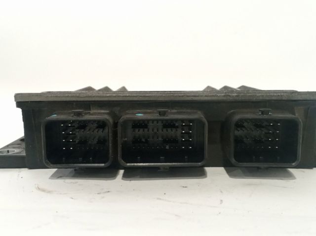 8200399038 RENAULT ECU  en stock Gandía