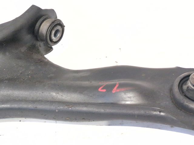 8200586561 RENAULT Brazo inferior izquierdo de la suspensión delantera  en stock Huelva