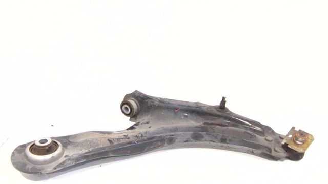 8200586567 Brazo inferior derecho de la suspensión delantera  disponible Utrera