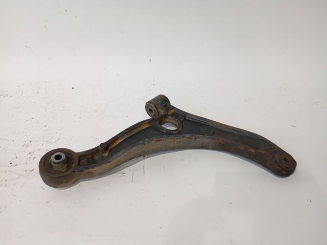 8200688871 Brazo inferior izquierdo de la suspensión delantera  en stock Granada
