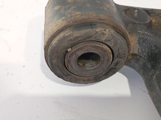8200688871 Brazo inferior izquierdo de la suspensión delantera comprar Almería
