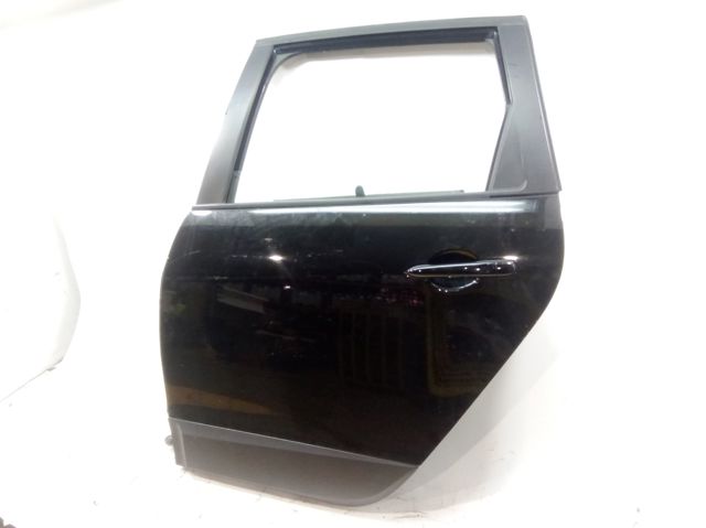 RENAULT 821017991R Puerta trasera izquierda  disponible España