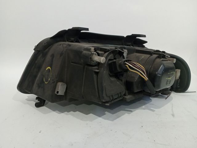Faro delantero derecho para Audi A4  (8D2)