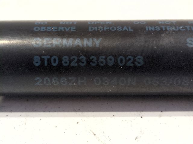8T082335902S Amortiguador de capó  en stock Sabadell