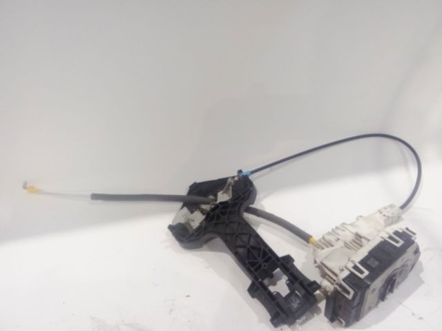 9067201735 Cerradura de puerta delantera derecha  en stock Granada