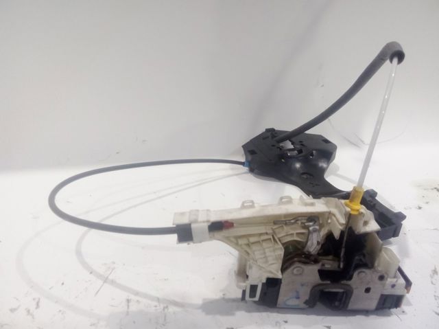 9067201735 MERCEDES Cerradura de puerta delantera derecha  en stock Huelva