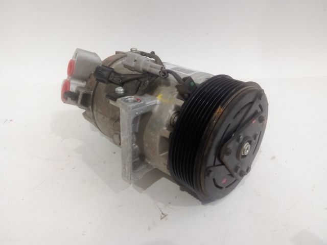 926000734R Compresor de aire acondicionado  disponible Utrera