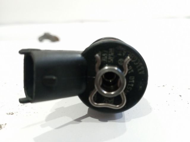 Comprar Inyector de combustible Opel Vectra   a bajo precio