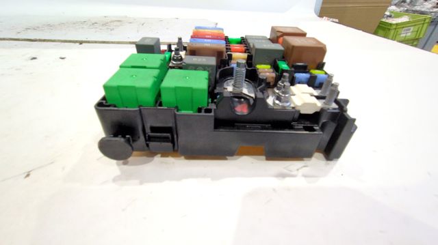 PEUGEOT 9804848580 Caja de fusibles  comprar en Murcia