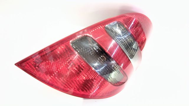 Piloto trasero derecho A1698201064 MERCEDES