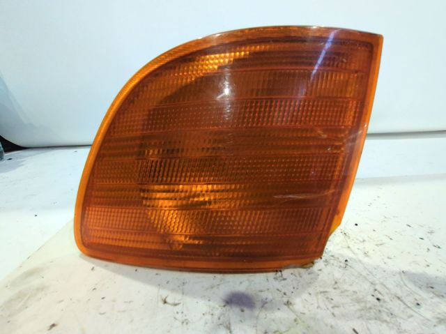 Luz indicadora izquierdo A6388200021 MERCEDES
